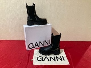 GANNI S1752 MID LENGTH CHELSEA BOOTS IN BLACK - UK SIZE 5 - RRP £325: LOCATION - LUXURY