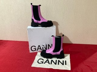 GANNI S1925 MID CHELSEA ANKLE BOOTS IN CYCLAMEN - UK SIZE 6 - RRP £325: LOCATION - LUXURY