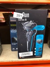 QUANTITY OF HEALTH & BEAUTY ITEMS TO INCLUDE BRAUN SERIES 5 ELECTRIC SHAVER, WITH BEARD TRIMMER, CHARGING STAND, WET & DRY, 100% WATERPROOF, EASY CLEAN SYSTEM,  BATHROOM PLUG, 50-M4500CS, MINT RAZOR: