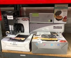 QUANTITY OF KITCHEN & APPLIANCES ITEMS TO INCLUDE NOSTALGIA MWF5AQ MY MINI PERSONAL ELECTRIC WAFFLE MAKER, HASH BROWNS, FRENCH TOAST GRILLED CHEESE, QUESADILLA, BROWNIES, COOKIES, AQUA: LOCATION - SI