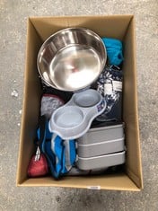 QUANTITY OF PET ITEMS TO INCLUDE LARGE STAINLESS STEEL DOG BOWL: LOCATION - B