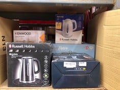 QUANTITY OF KITCHEN & APPLIANCES ITEMS TO INCLUDE RUSSELL HOBBS TEXTURES ELECTRIC 1.7L CORDLESS KETTLE (FAST BOIL 3KW, WHITE PREMIUM PLASTIC, MATT & HIGH GLOSS FINISH, REMOVABLE WASHABLE ANTI-SCALE F