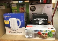 QUANTITY OF KITCHEN & APPLIANCES ITEMS TO INCLUDE RUSSELL HOBBS HONEYCOMB ELECTRIC 1.7L CORDLESS KETTLE (FAST BOIL 3KW, WHITE PREMIUM PLASTIC, MATT & HIGH GLOSS FINISH, REMOVABLE WASHABLE ANTI-SCALE