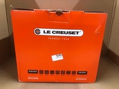 LE CREUSET ENAMELLED CAST IRON FONDUE SET, WITH ADJUSTABLE BURNER AND 6 FORKS, FOR CHEESE/CHOCOLATE/MEAT, 1.6 LITRES, CERISE, 60020000602460.: LOCATION - G