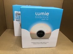 LUMIE BODYCLOCK SPARK 100 - WAKE-UP LIGHT ALARM CLOCK WITH SLEEP SUNSET, WHITE/OFF-WHITE: LOCATION - G