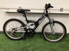 APOLLO PS.20 BLACK KIDS MOUNTAIN BIKE: LOCATION - FLOOR(COLLECTION OR OPTIONAL DELIVERY AVAILABLE)