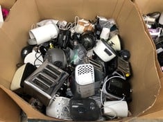 PALLET OF ASSORTED KITCHEN ITEMS TO INCLUDE RUSSELL HOBBS TOASTER: LOCATION - FLOOR(COLLECTION OR OPTIONAL DELIVERY AVAILABLE)