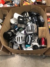 PALLET OF ASSORTED KITCHEN ITEMS TO INCLUDE BREVILLE TOASTER: LOCATION - FLOOR(COLLECTION OR OPTIONAL DELIVERY AVAILABLE)