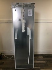 BOSCH REFRIGERATOR MODEL: KIR81 RRP £949: LOCATION - BOOTH(COLLECTION OR OPTIONAL DELIVERY AVAILABLE)