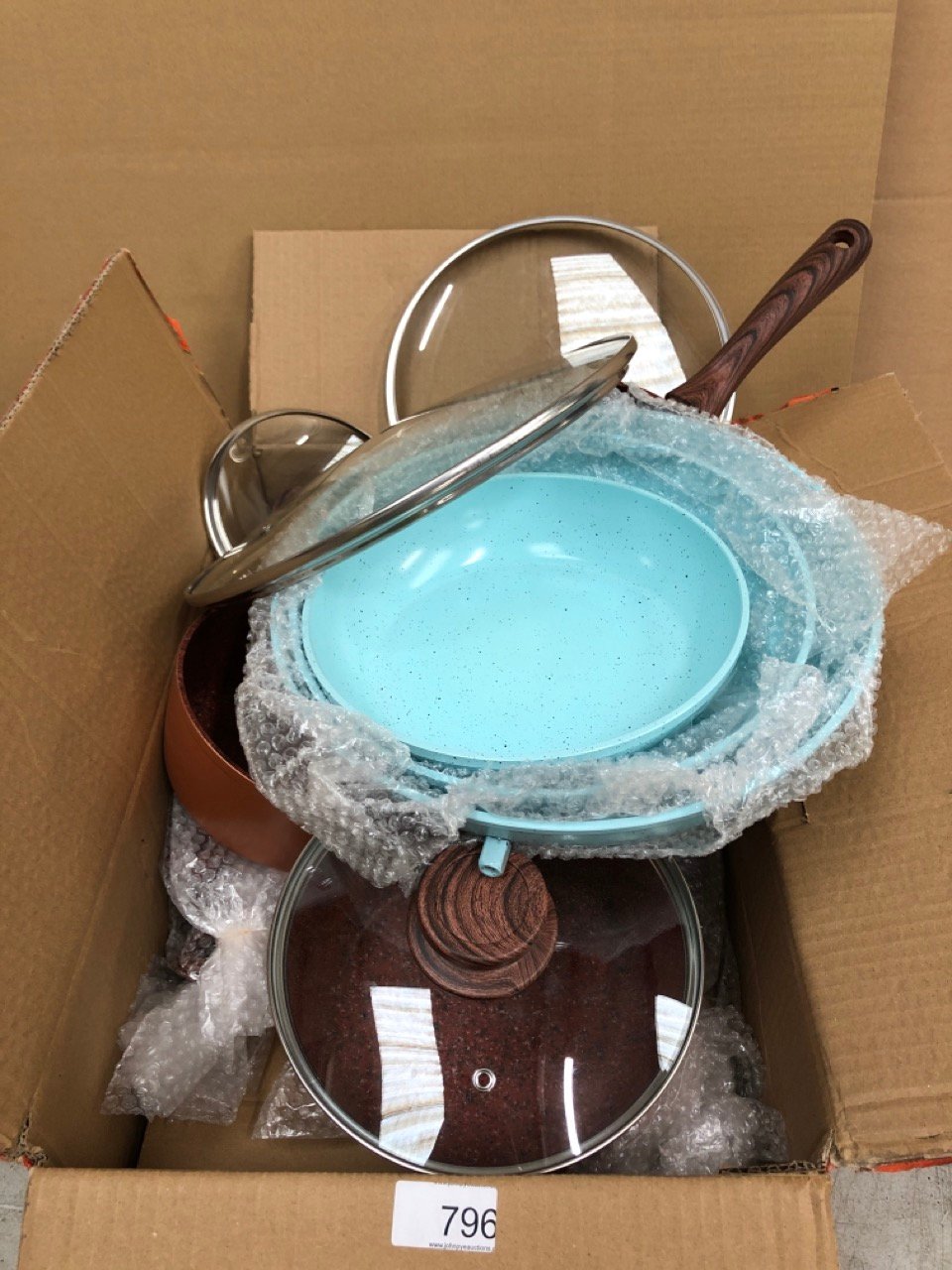 QUANTITY OF KITCHEN & APPLIANCES ITEMS TO INCLUDE JML V18993 COPPER STONE FRYING PAN-24 CM, CERAMIC: LOCATION - H RACK