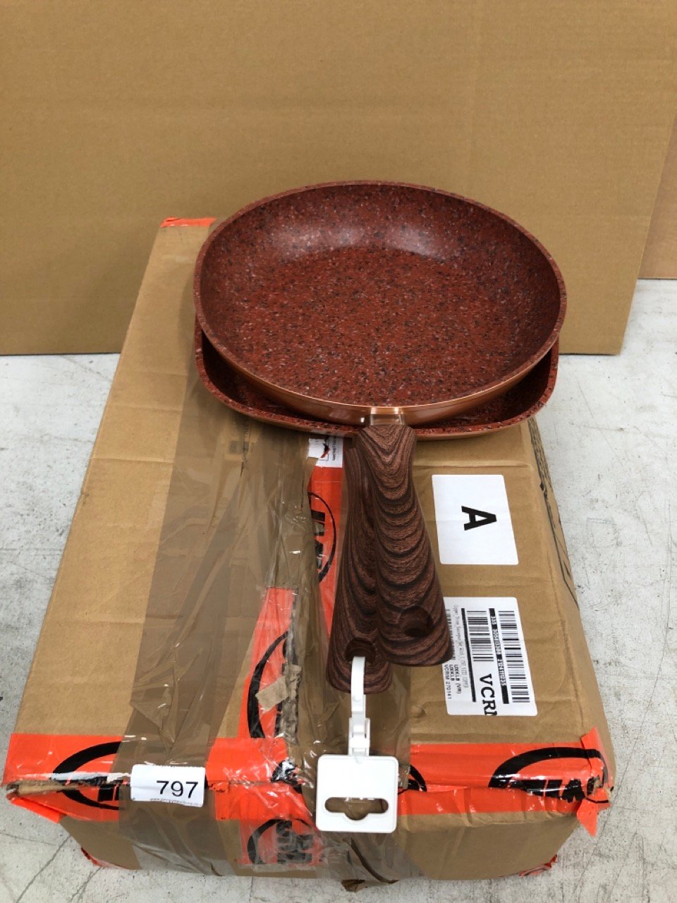 QUANTITY OF KITCHEN & APPLIANCES ITEMS TO INCLUDE JML V18993 COPPER STONE FRYING PAN-24 CM, CERAMIC: LOCATION - H RACK