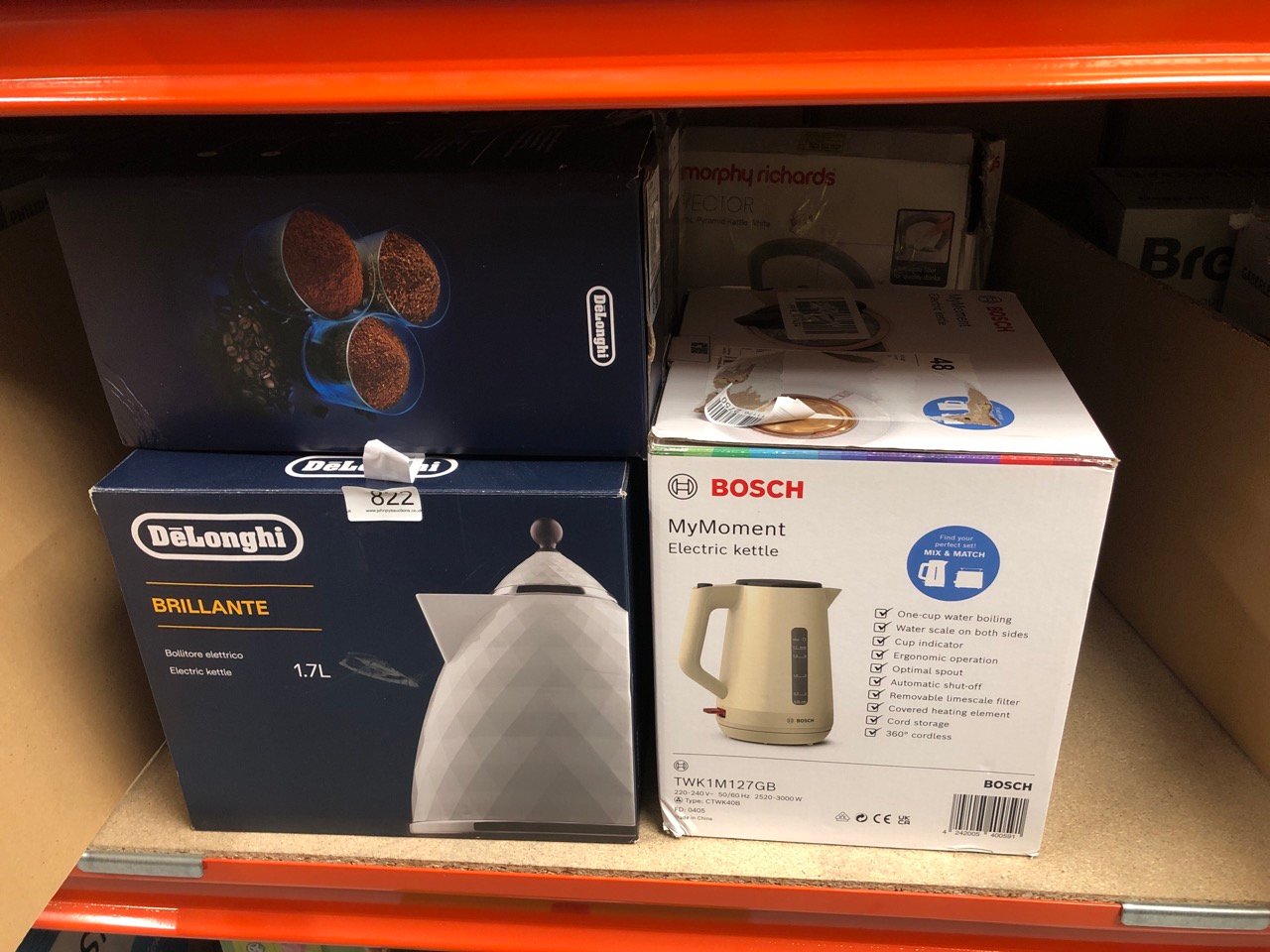 QUANTITY OF KITCHEN & APPLIANCES ITEMS TO INCLUDE BOSCH MYMOMENT DELIGHT TWK1M127GB ELECTRIC KETTLE WITH 1.7 L CAPACITY AND FAST BOIL, INTEGRATED LIMESCALE FILTER, CORD STORAGE IN CREAM: LOCATION - H