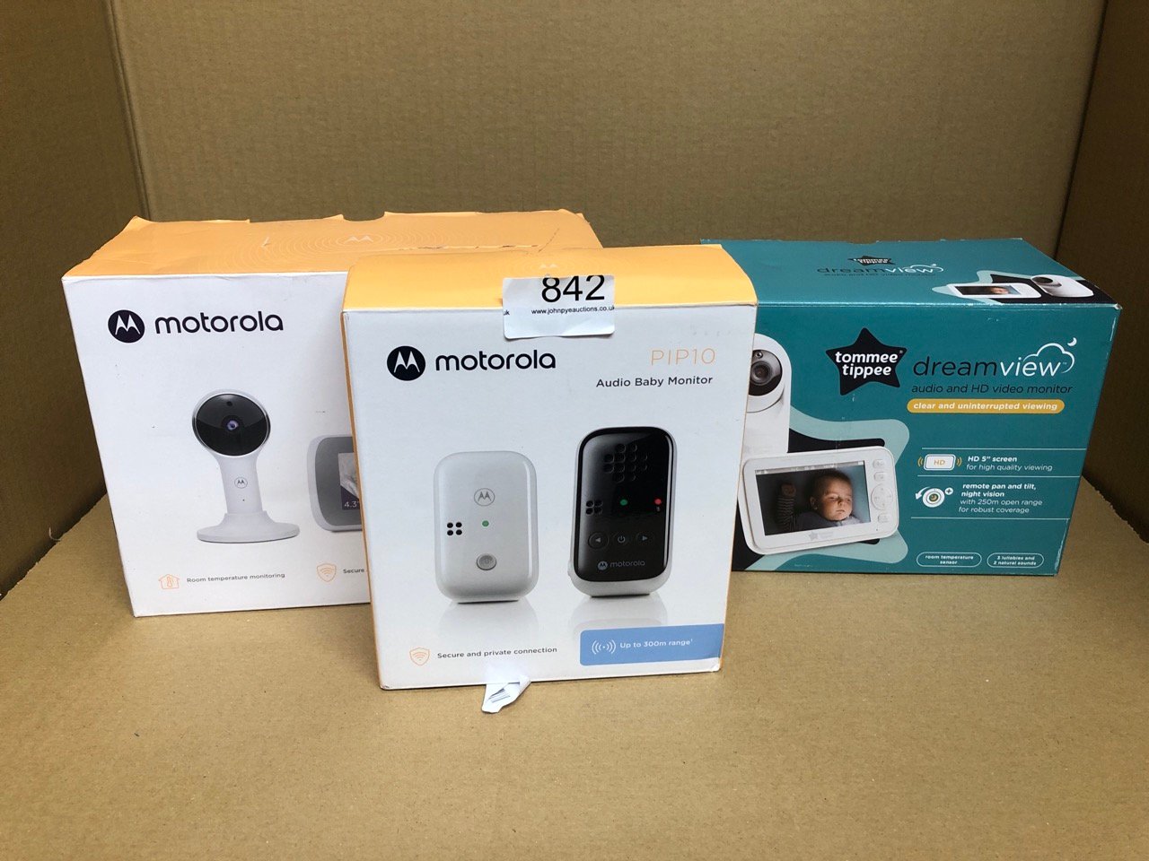 QUANTITY OF BABY & TODDLER ITEMS TO INCLUDE MOTOROLA NURSERY BABY MONITOR PIP10 - AUDIO ONLY WITH HIGH SENSITIVE MICROPHONE - PARENT UNIT WITH 300M RANGE, MUTE FUNCTION AND LED SOUND INDICATION - EXP