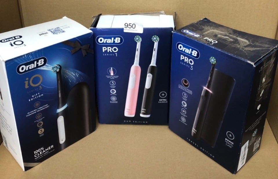 QUANTITY OF HEALTH & BEAUTY ITEMS TO INCLUDE ORAL-B PRO 1 X2 ELECTRIC TOOTHBRUSHES FOR ADULTS WITH 3D CLEANING, 2 TOOTHBRUSH HEADS, GUM PRESSURE CONTROL, , PINK & BLACK: LOCATION - I RACK