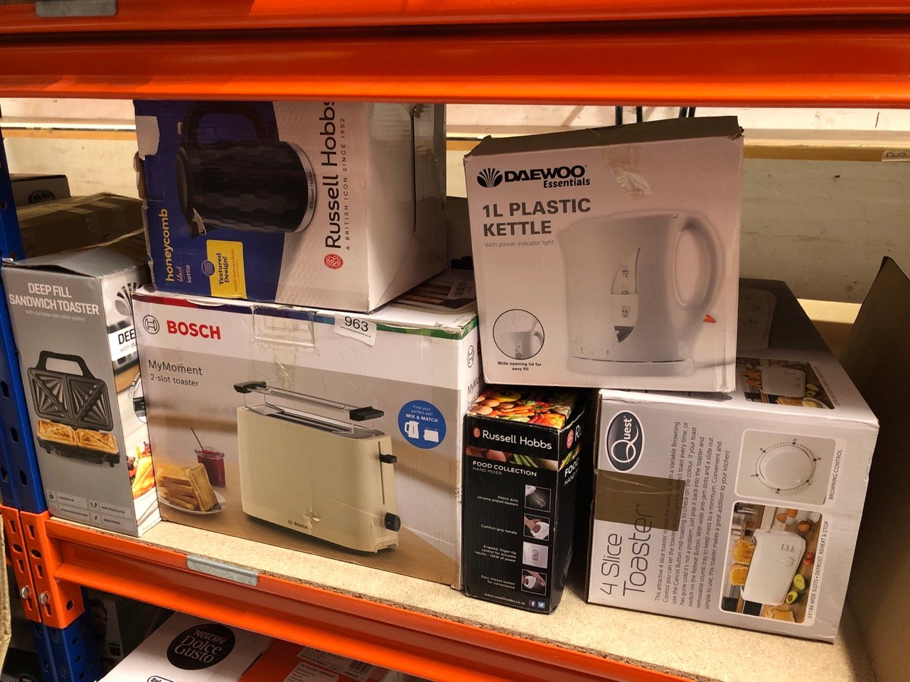 QUANTITY OF KITCHEN & APPLIANCES ITEMS TO INCLUDE DAEWOO CORDLESS ELECTRIC KETTLE SDA2486 1 LITRE 1400W PLASTIC WITH SAFETY LOCKING LID, WIDE EASY FILL OPENING, POWER INDICATOR LIGHT WHITE: LOCATION