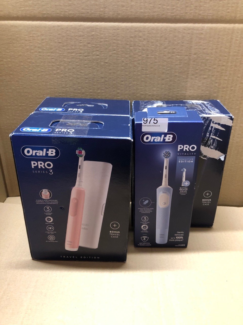 QUANTITY OF HEALTH & BEAUTY ITEMS TO INCLUDE ORAL-B PRO 3 ELECTRIC TOOTHBRUSHES FOR ADULTS, GIFTS FOR WOMEN / MEN, 1 CROSS ACTION TOOTHBRUSH HEAD & TRAVEL CASE, 3 MODES WITH TEETH WHITENING, , 3500,