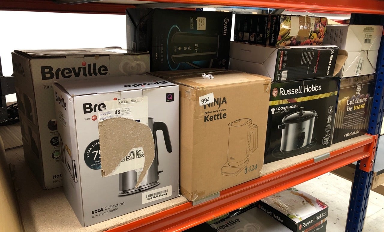 QUANTITY OF KITCHEN & APPLIANCES ITEMS TO INCLUDE BREVILLE EDGE LOW STEAM KETTLE | 1.7L | 3KW FAST & QUIET BOIL KETTLE | ENERGY EFFICIENT | BRUSHED STAINLESS STEEL [VKT236]: LOCATION - I RACK