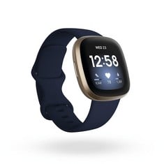 FITBIT VERSA 3 HEALTH & FITNESS SMARTWATCH WITH GPS, 24/7 HEART RATE, VOICE ASSISTANT, MIDNIGHT / SOFT GOLD. RRP £120: LOCATION - M