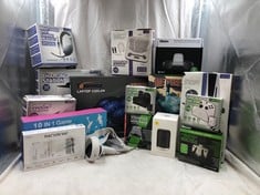 QUANTITY OF ITEMS TO INCLUDE VENOM CHARGING DOCK AND RECHARGEABLE BATTERY PACKS FOR META QUEST 3: LOCATION - E