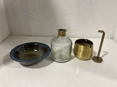 4 X ASSORTED NKUKU ITEMS TO INCLUDE ATSU BRASS HANGING PLANTER - ANTIQUE BRASS - SMALL 9 X 11CM AP7801