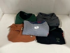 5 X ASSORTED BRANDED CLOTHING TO INCLUDE FRED PERRY POLO T-SHIRT GREY/NAVY SIZE M