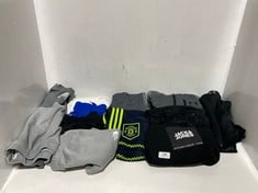 11 X ASSORTED KIDS BRANDED CLOTHING TO INCLUDE NORTH FACE CUFFED JOGGERS LIGHT GREY WITH WHITE LOGO SIZE 6T/6B