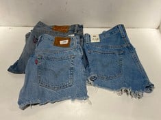 3 X ASSORTED LEVI CLOTHING TO INCLUDE 501 SHIRTS LIGHT STONEWASH SIZE 25