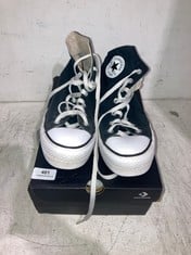 2 X ASSORTED SHOE ITEMS TO INCLUDE CONVERSE ALL STAR HIGH TOP PLATFORM TRAINERS BLACK / WHITE - SIZE 5.5 - TOTAL RRP £140