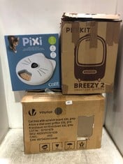 3 X ASSORTED PET ACCESSORIES TO INCLUDE CATIT PIXI SMART 6 MEAL FEEDER