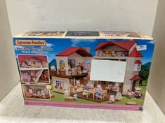 4 X ASSORTED ITEMS TO INCLUDE SYLVANIAN FAMILIES RED ROOF COUNTRY HOME WITH SECRET ATTIC PLAYROOM RRP £79.99