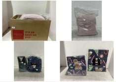 BOX OF ASSORTED SOFT FURNISHINGS TO INCLUDE BRENTFORDS GREY/BLUSH REVERSIBLE TEDDY DUVET SET DOUBLE