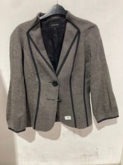 JAEGER SINGLE BREASTED SUIT JACKET GREY SIZE 10 TO INCLUDE JAEGER WIDE LEG SUIT TROUSERS GREY SIZE 10