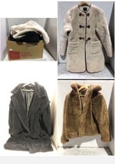 APPROX X 4 ASSORTED ADULTS COATS TO INCLUDE FAUX FUR TEDDY LONGLINE JACKET IN IVORY SIZE 8