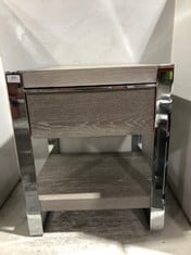 1 DRAWER BEDSIDE TABLE IN LIGHT GREY WOODEN EFFECT / MIRRORED EFFECT