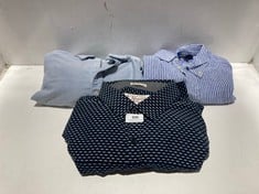 3 X ASSORTED CLOTHES TO INCLUDE PENGUIN MENS BUTTON UP SHIRT IN NAVY / WHITE SIZE XL