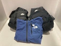 3 X ASSORTED CHILDRENS CLOTHES TO INCLUDE THE NORTH FACE JACKET IN BLUE BOYS L