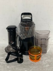 FRIDJA F1900 MASTICATING WHOLE FRUIT JUICER RRP- £133