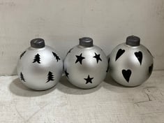 24 X STONE THE CROWS SET OF 3 ASS.LG SILVER BAUBLE CANDLES - DIA 9 CM - TOTAL RRP £720