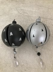 42 X STONE THE CROWS S/2 LG XMAS TREE BAUBLES - HGT 16CM - TOTAL RRP £504