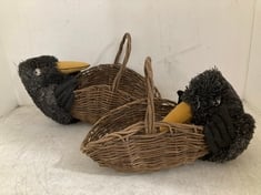 12 X STONE THE CROWS SET 2 BOAT BASKETS-CRAFTY CROW - LENGTH 40CM - TOTAL RRP £396