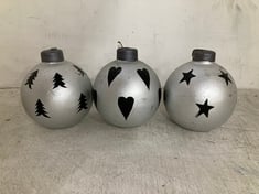 36 X STONE THE CROWS SET OF 3 ASS.LG SILVER BAUBLE CANDLES - DIA 9 CM - TOTAL RRP £1080