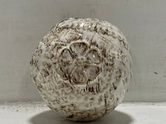 24 X STONE THE CROWS SPHERE-DIA 12 CM - TOTAL RRP £384