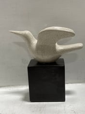 4 X STONE THE CROWS PAIR OF BIRDS ON SQUARE BASES - - TOTAL RRP £264