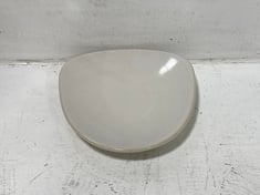 32 X STONE THE CROWS SMALL IRREGULAR PLATTER - WTH 21 CM - TOTAL RRP £384