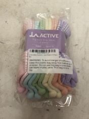 17 X LA ACTIVE BIG KIDS GRIP SOCKS 8-10 YEARS .