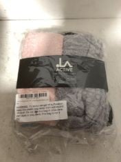 25X ASSORTED LA ACTIVE FUZZY GRIP SOCKS S/M.