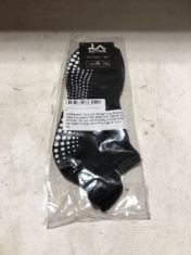 19 X LA ACTIVE GRIP SOCKS XL.