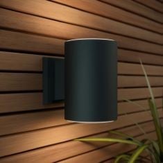 X11 ASSORTED ITEMS TO INCLUDE SOLARCENTRE® GRANTHAM XL USB UP & DOWN OUTDOOR SOLAR POWERED WALL LIGHT.