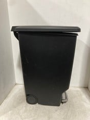 BRABANTIA NEWLCON PEDAL BIN 30 LITRE SOFT BEIGE TO INCLUDE SIMPLEHUMAN 40L PEDAL BIN BLACK