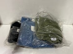 3 X ASSORTED ADULT CLOTHING ITEMS TO INCLUDE OSAKA CORD MID RISE BARREL TROUSERS IN OLIVE - SIZ 29 - TOTAL RRP £354